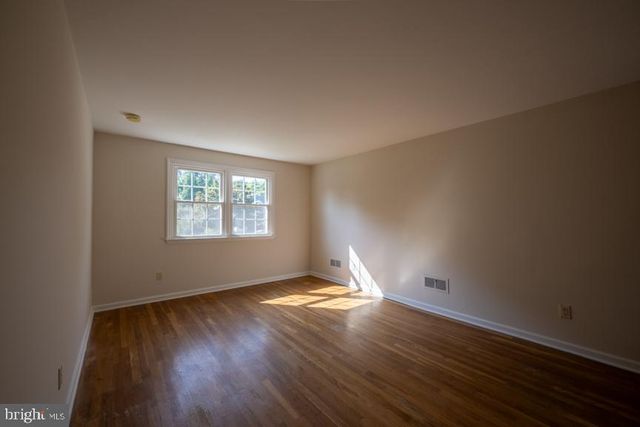 24 WAKEFIELD DR, Newark, DE 19711