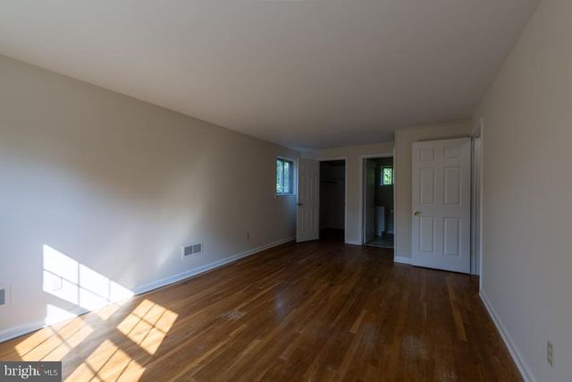 24 WAKEFIELD DR, Newark, DE 19711