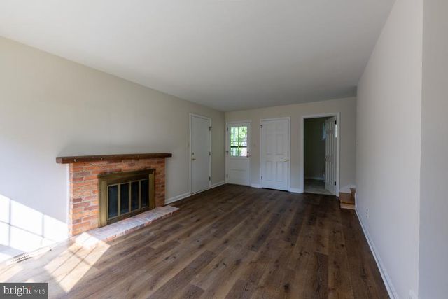 24 WAKEFIELD DR, Newark, DE 19711