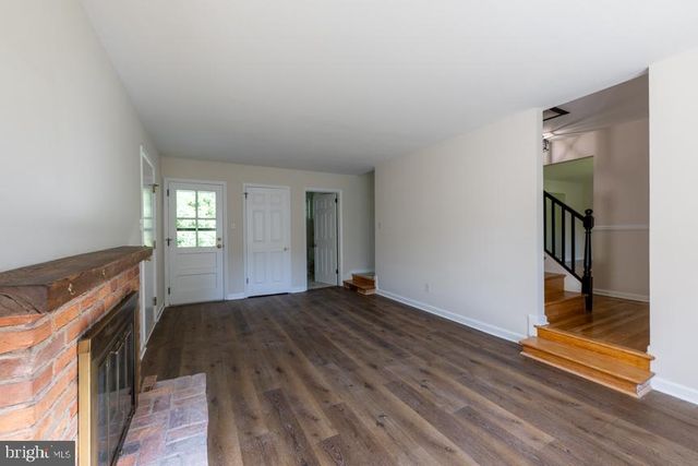 24 WAKEFIELD DR, Newark, DE 19711