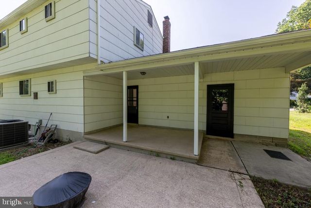 24 WAKEFIELD DR, Newark, DE 19711