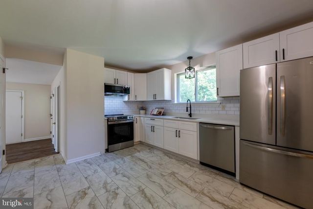 24 WAKEFIELD DR, Newark, DE 19711
