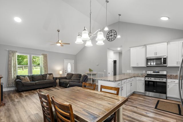 1505 E Piney Rd, Dickson, TN 37055