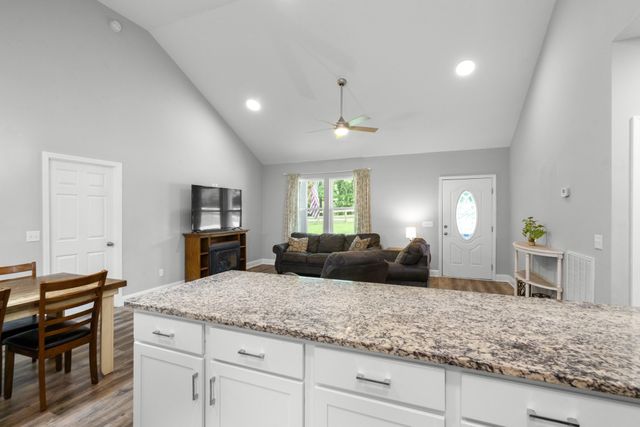 1505 E Piney Rd, Dickson, TN 37055