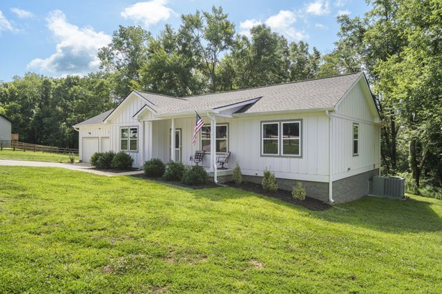 1505 E Piney Rd, Dickson, TN 37055