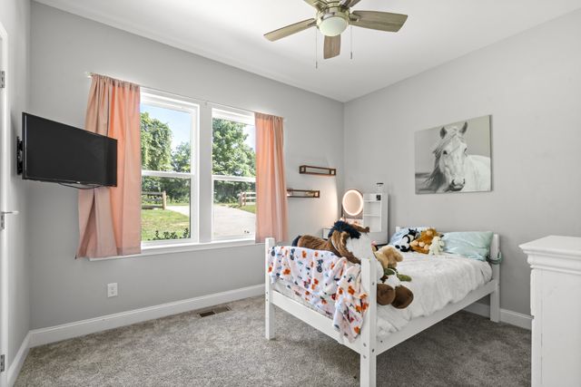 1505 E Piney Rd, Dickson, TN 37055