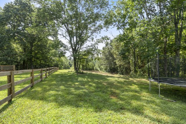1505 E Piney Rd, Dickson, TN 37055