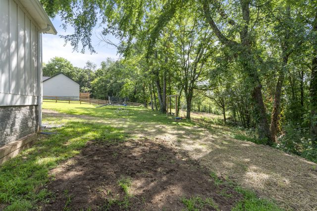 1505 E Piney Rd, Dickson, TN 37055
