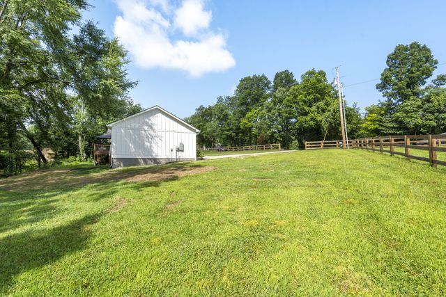1505 E Piney Rd, Dickson, TN 37055