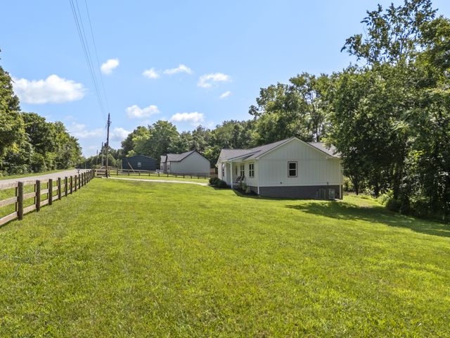 1505 E Piney Rd, Dickson, TN 37055