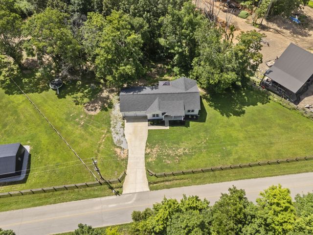 1505 E Piney Rd, Dickson, TN 37055