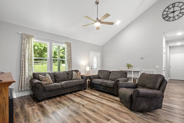 1505 E Piney Rd, Dickson, TN 37055