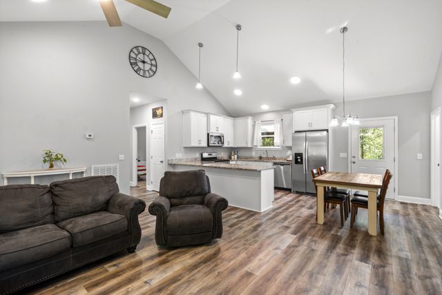 1505 E Piney Rd, Dickson, TN 37055