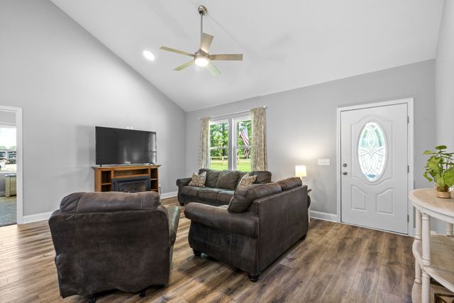 1505 E Piney Rd, Dickson, TN 37055