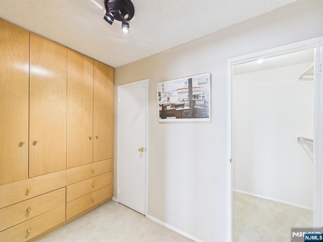 300 Winston 2215, Cliffside Park, NJ 07010