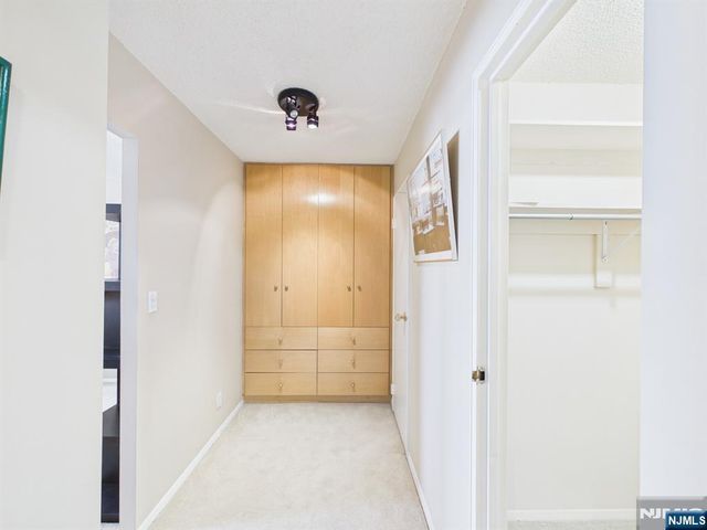 300 Winston 2215, Cliffside Park, NJ 07010