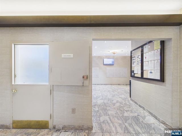 300 Winston 2215, Cliffside Park, NJ 07010