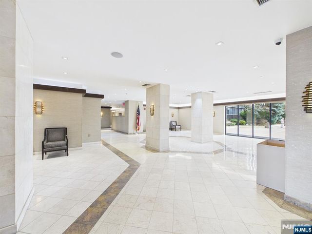 300 Winston 2215, Cliffside Park, NJ 07010