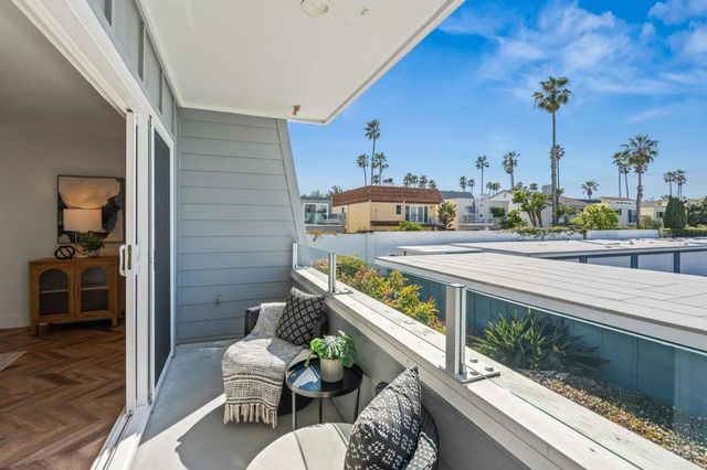 90 Montego Court, Coronado, CA 92118