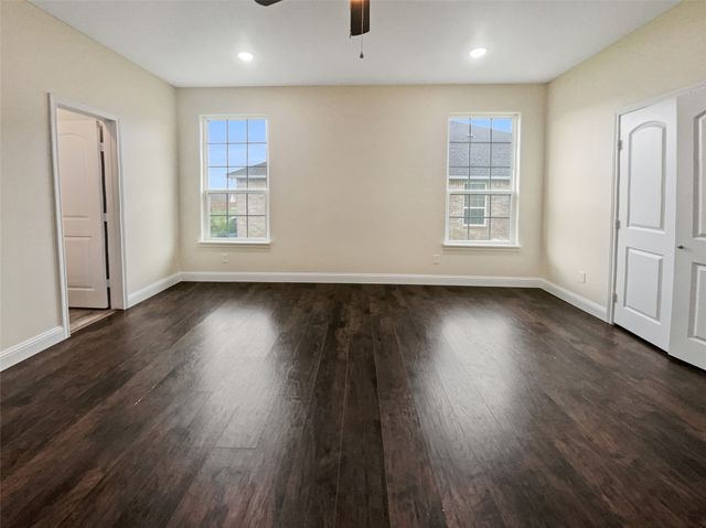 5565 Justine Place, Fort Worth, TX 76126