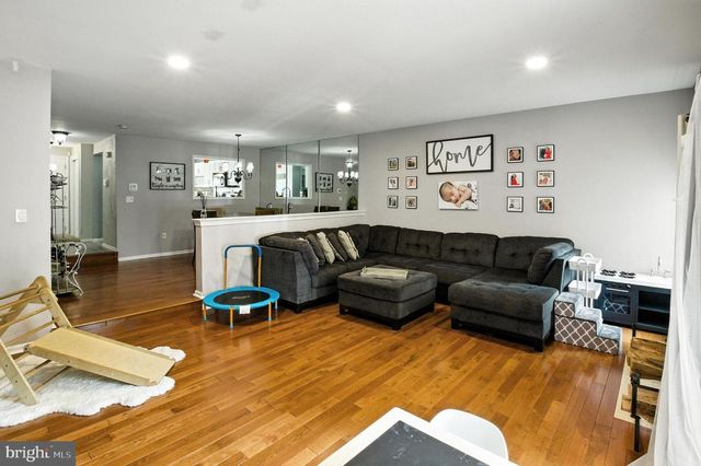 102 ROSEMAN CT, Newark, DE 19711