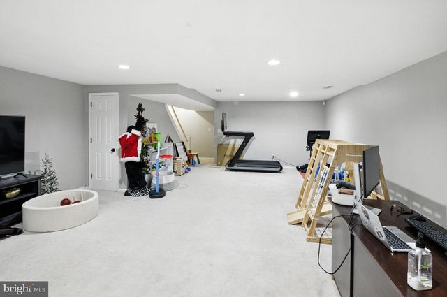 102 ROSEMAN CT, Newark, DE 19711