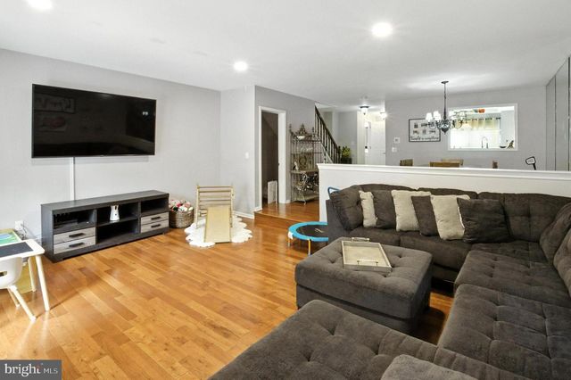 102 ROSEMAN CT, Newark, DE 19711
