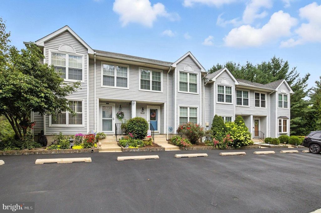 102 ROSEMAN CT, Newark, DE 19711