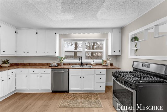 2847 Mc Dermott Street, Norton Shores, MI 49444