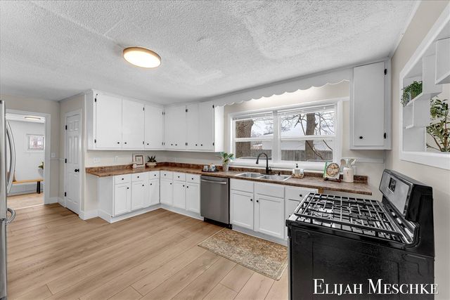 2847 Mc Dermott Street, Norton Shores, MI 49444