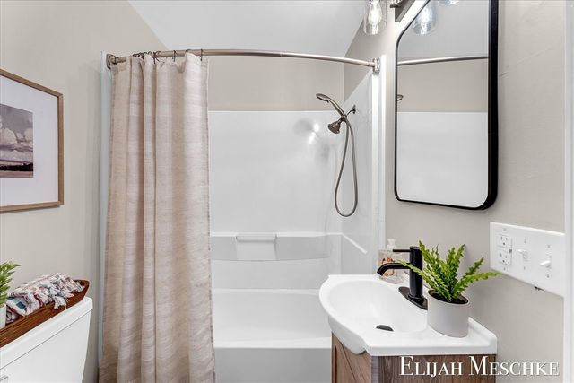 2847 Mc Dermott Street, Norton Shores, MI 49444