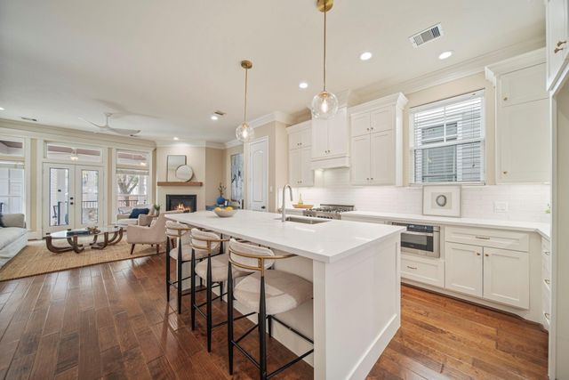 805 Columbia Street, Houston, TX 77007