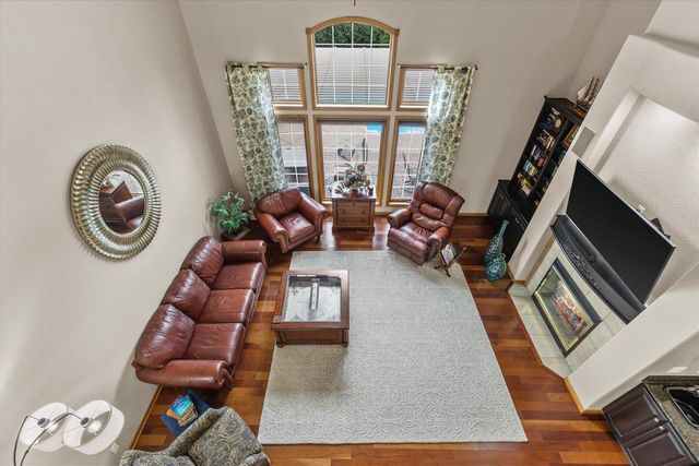 W287N921 Bedouin COURT, Waukesha, WI 53188