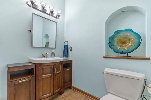 W287N921 Bedouin COURT, Waukesha, WI 53188