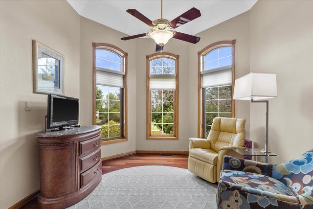W287N921 Bedouin COURT, Waukesha, WI 53188