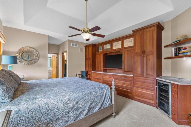 W287N921 Bedouin COURT, Waukesha, WI 53188