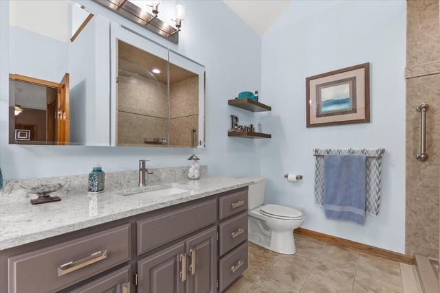 W287N921 Bedouin COURT, Waukesha, WI 53188