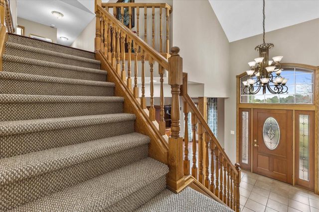 W287N921 Bedouin COURT, Waukesha, WI 53188