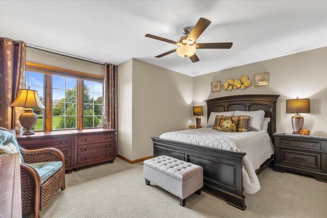 W287N921 Bedouin COURT, Waukesha, WI 53188