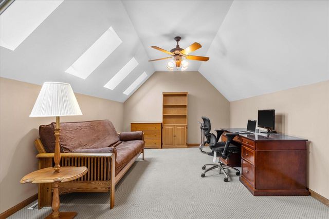 W287N921 Bedouin COURT, Waukesha, WI 53188