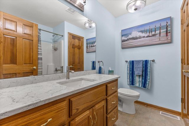 W287N921 Bedouin COURT, Waukesha, WI 53188