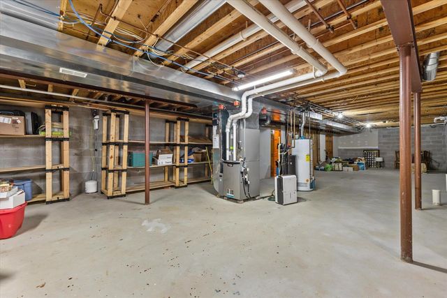 W287N921 Bedouin COURT, Waukesha, WI 53188