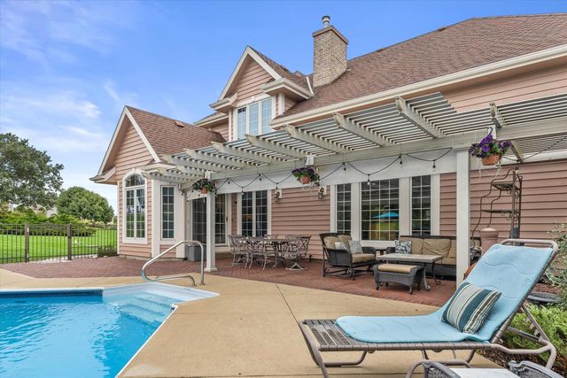 W287N921 Bedouin COURT, Waukesha, WI 53188