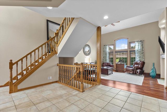 W287N921 Bedouin COURT, Waukesha, WI 53188
