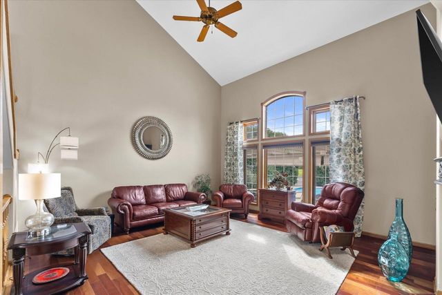 W287N921 Bedouin COURT, Waukesha, WI 53188