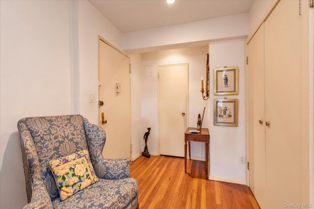 30 Stoner Avenue 3O, Great Neck, NY 11021