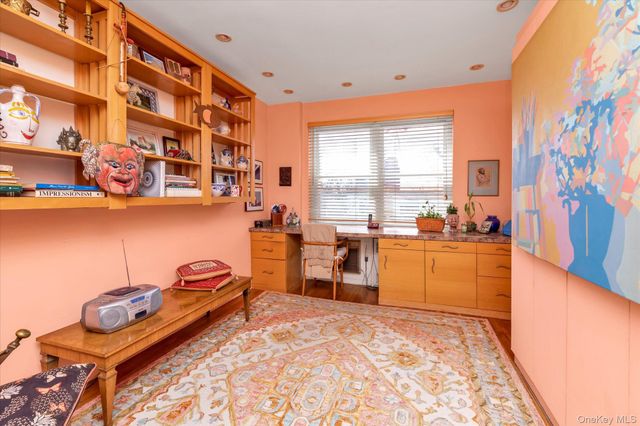 30 Stoner Avenue 3O, Great Neck, NY 11021