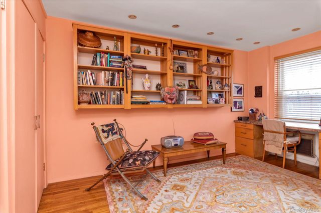 30 Stoner Avenue 3O, Great Neck, NY 11021