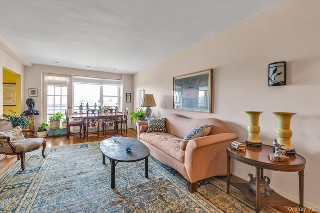 30 Stoner Avenue 3O, Great Neck, NY 11021