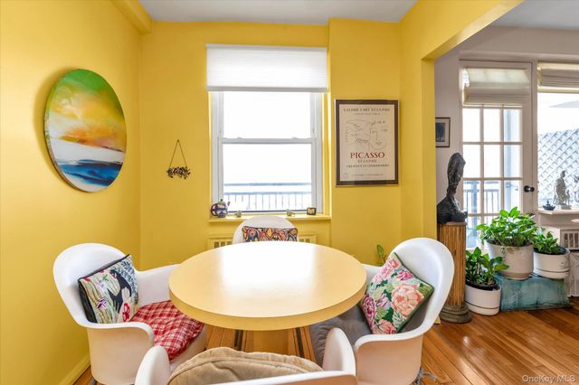 30 Stoner Avenue 3O, Great Neck, NY 11021